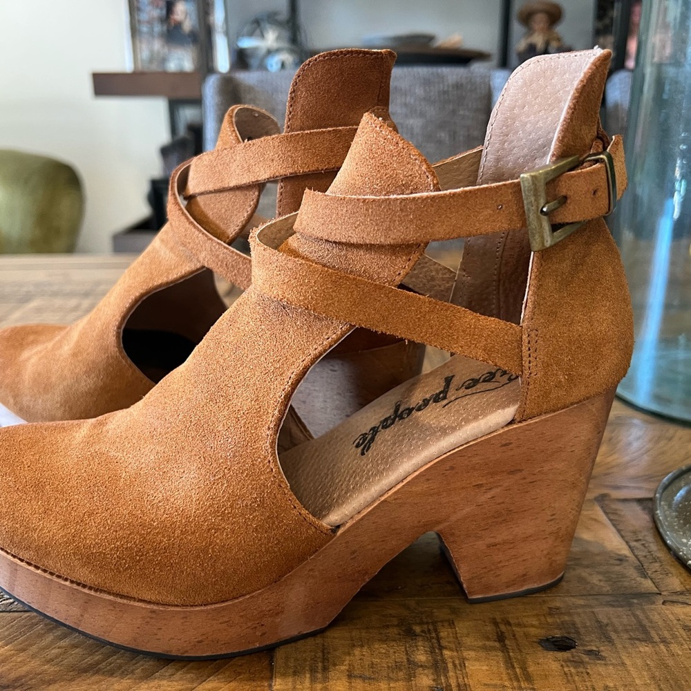 Free People Cedar Women's Tan Suede Platform Heels - Picture 2 of 4